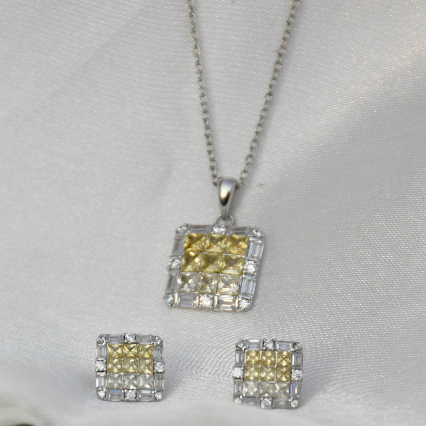 CLASSIC CLUSTER PENDANT SET