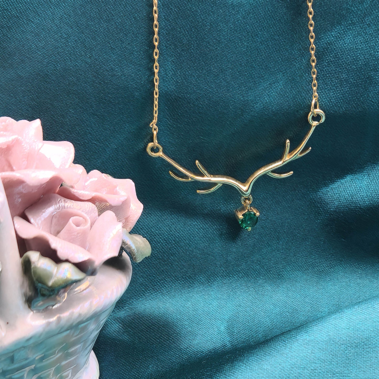 ANTLER PENDANT NECKLACE