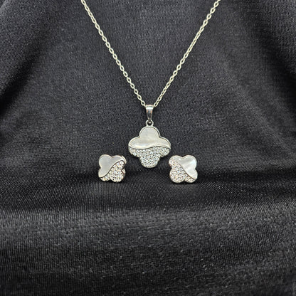 SHIMMERING CLOVER PENDANT SET