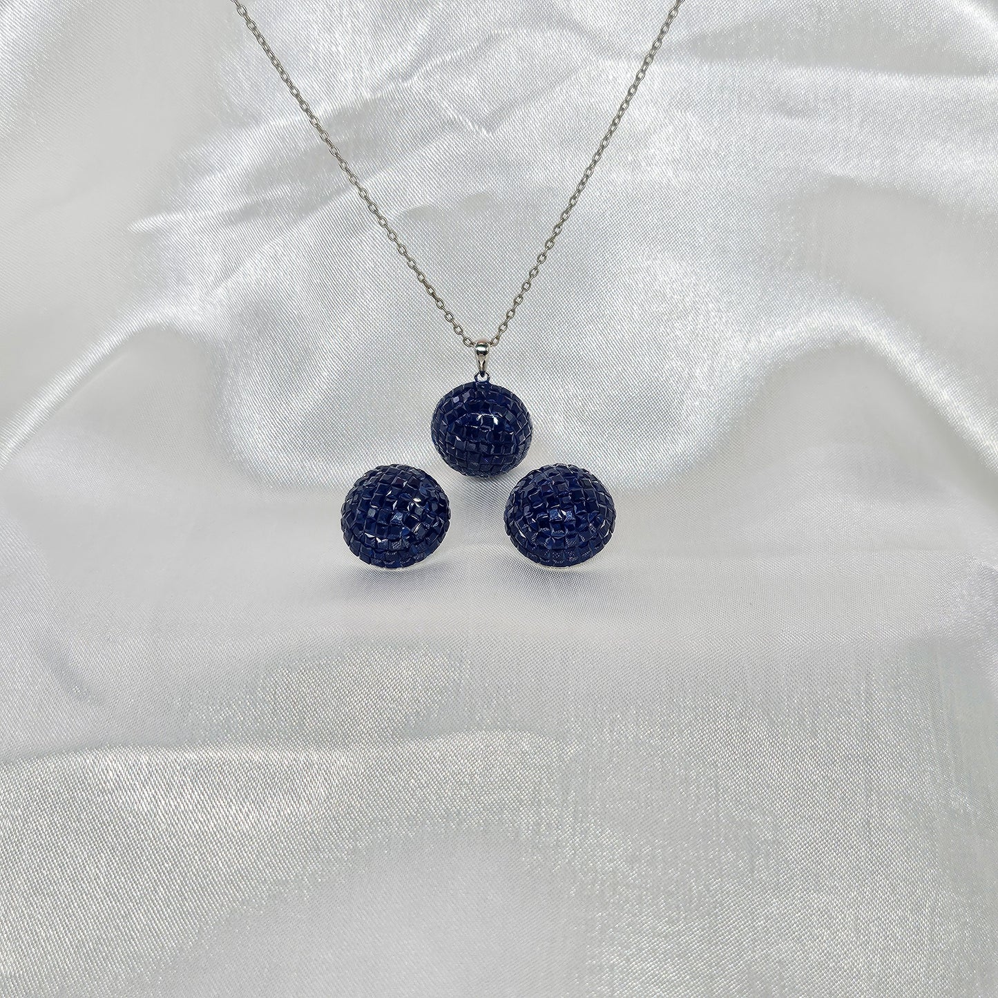 NOIR PENDANT SET