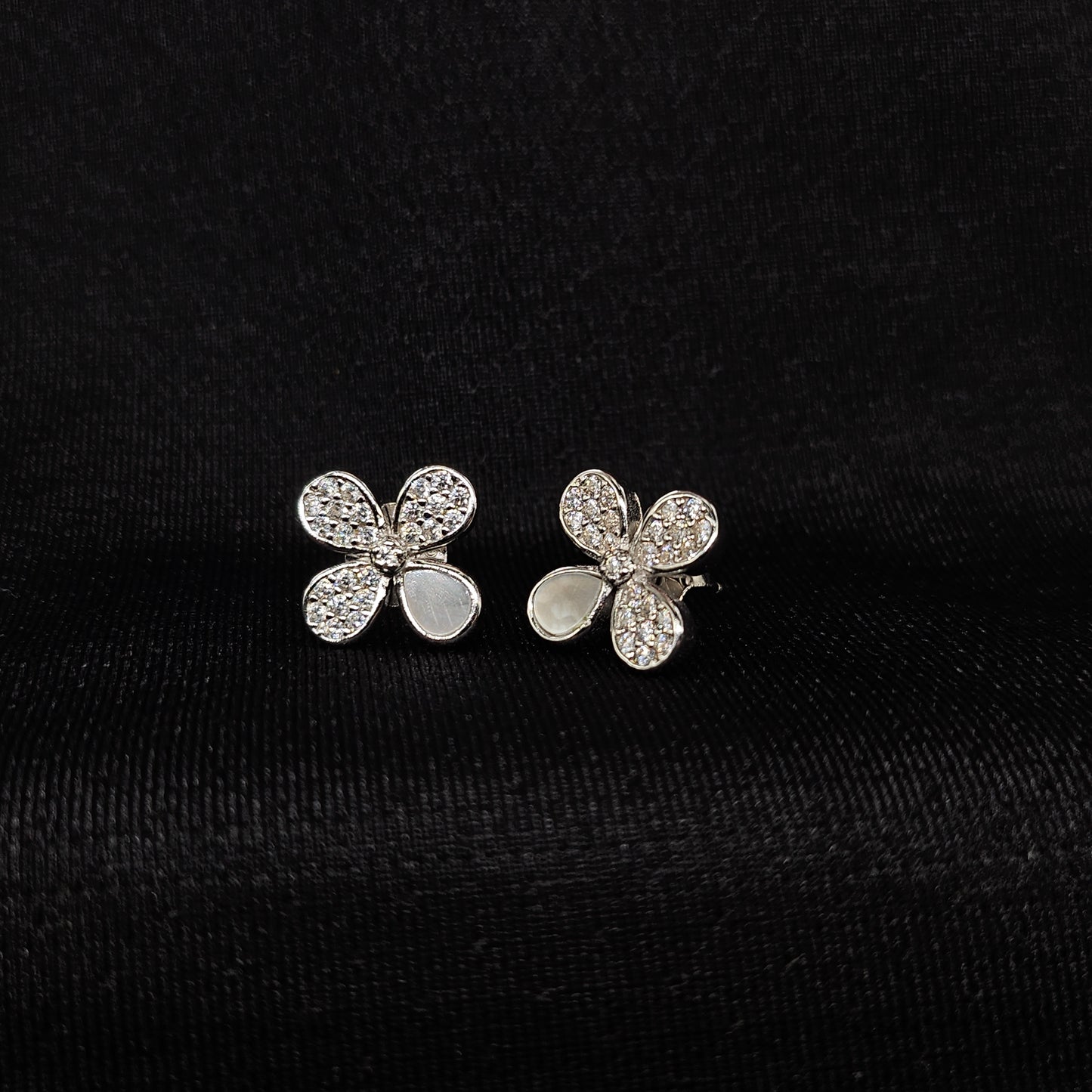ETERNAL BLOSSOM PENDANT SET