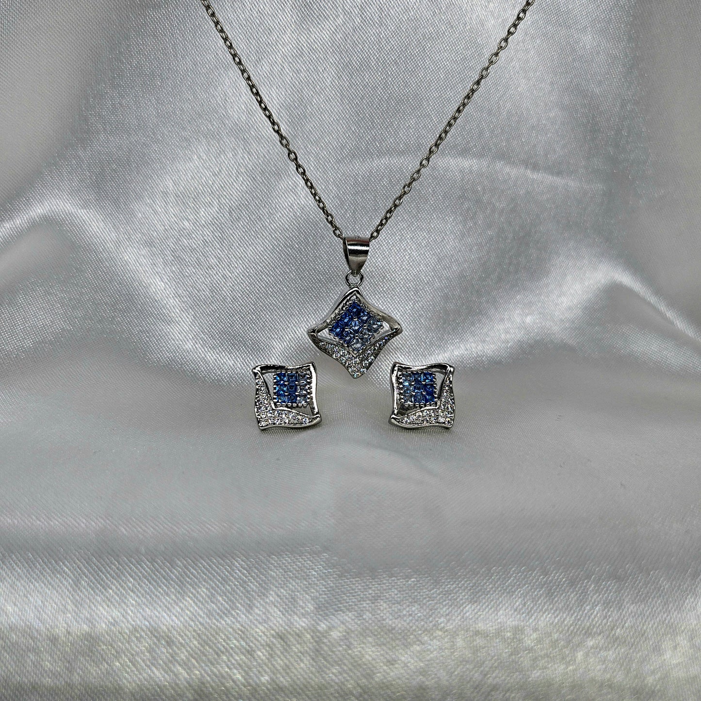 RADIANCE PENDANT SET