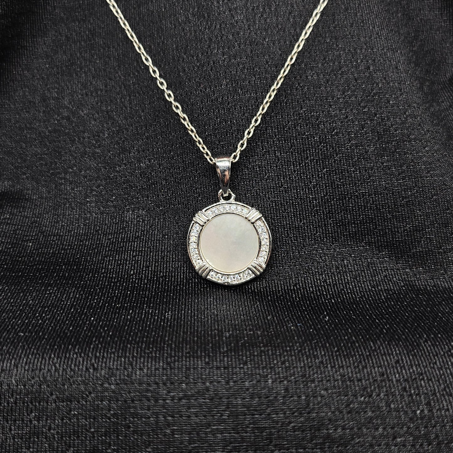 SHIMMERING MOON PENDANT SET