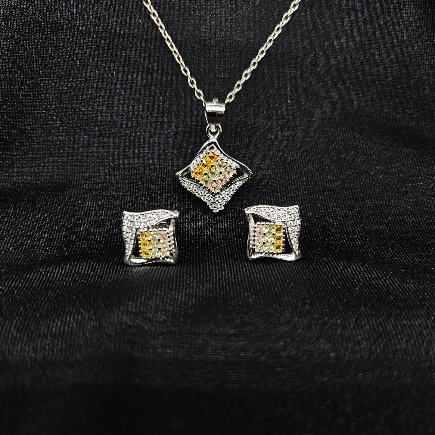 SERENADE PENDANT SET