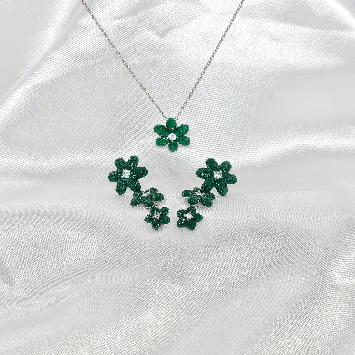 FLOWERING PENDANT SET